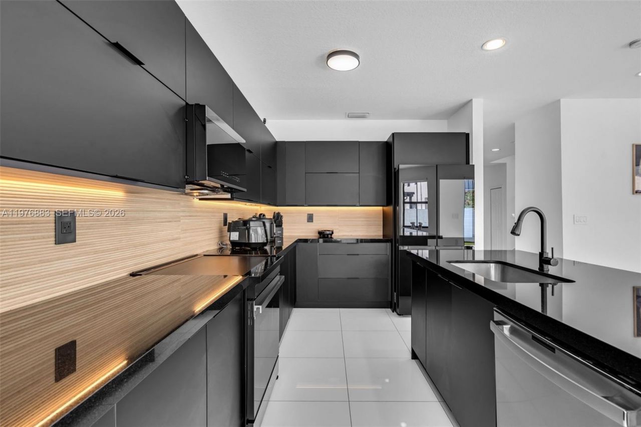 1005 NW 100th Ave , Miami, FL 33172 Photo