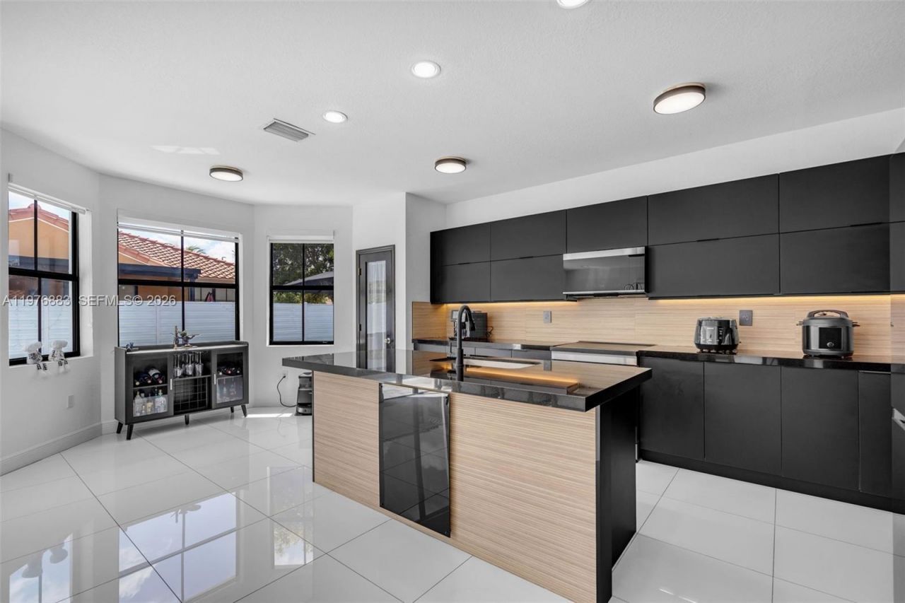 1005 NW 100th Ave , Miami, FL 33172 Photo