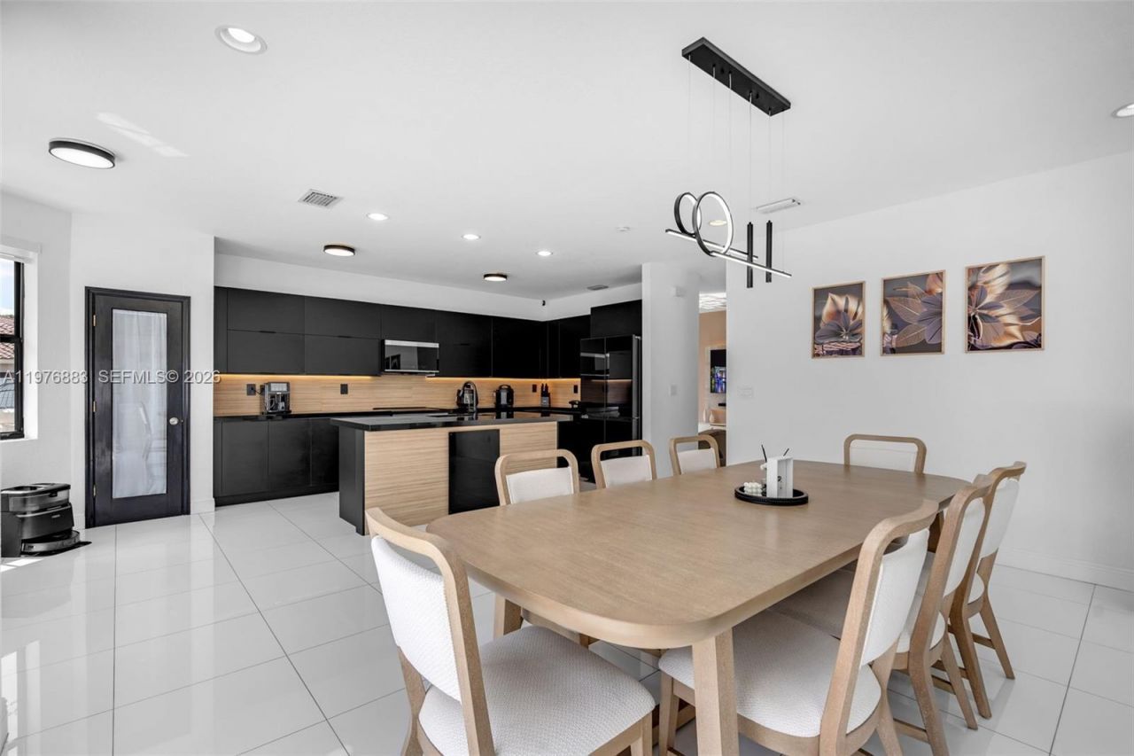 1005 NW 100th Ave , Miami, FL 33172 Photo