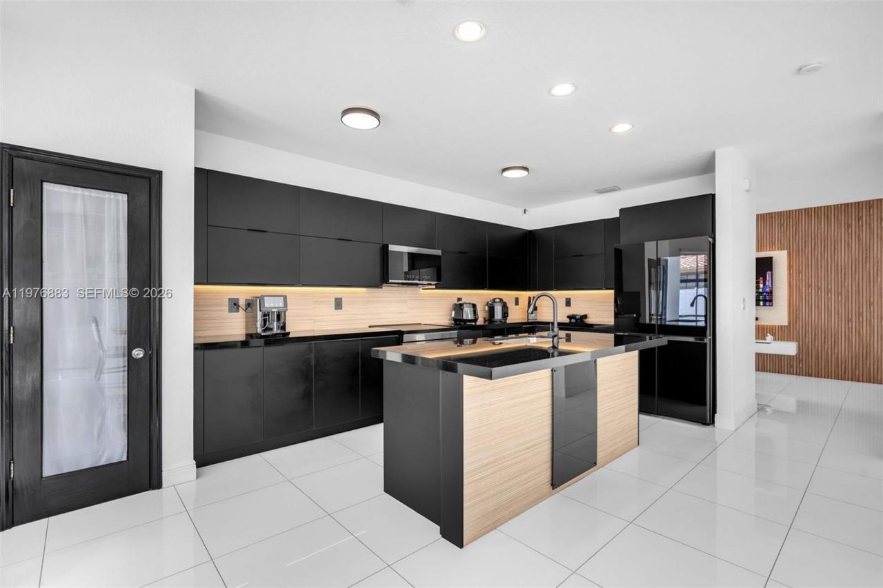 1005 NW 100th Ave , Miami, FL 33172 Photo