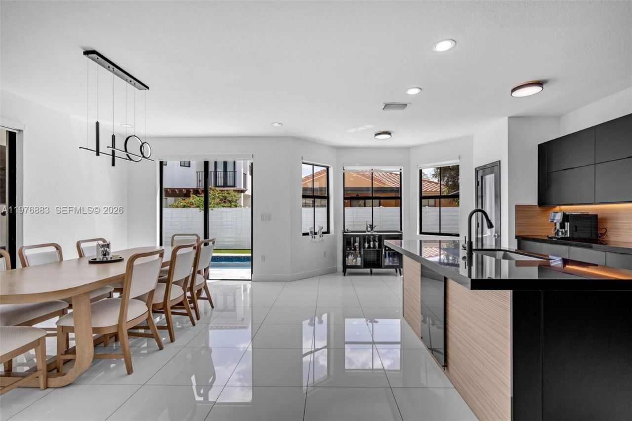 1005 NW 100th Ave , Miami, FL 33172 Photo