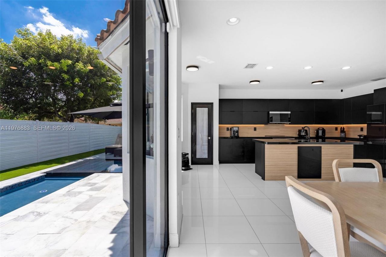 1005 NW 100th Ave , Miami, FL 33172 Photo