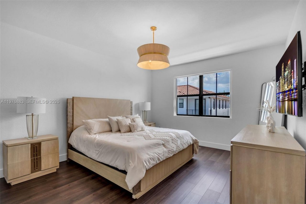 1005 NW 100th Ave , Miami, FL 33172 Photo