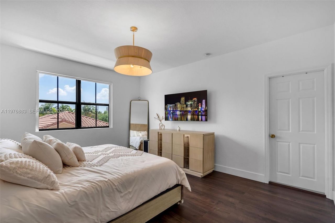 1005 NW 100th Ave , Miami, FL 33172 Photo