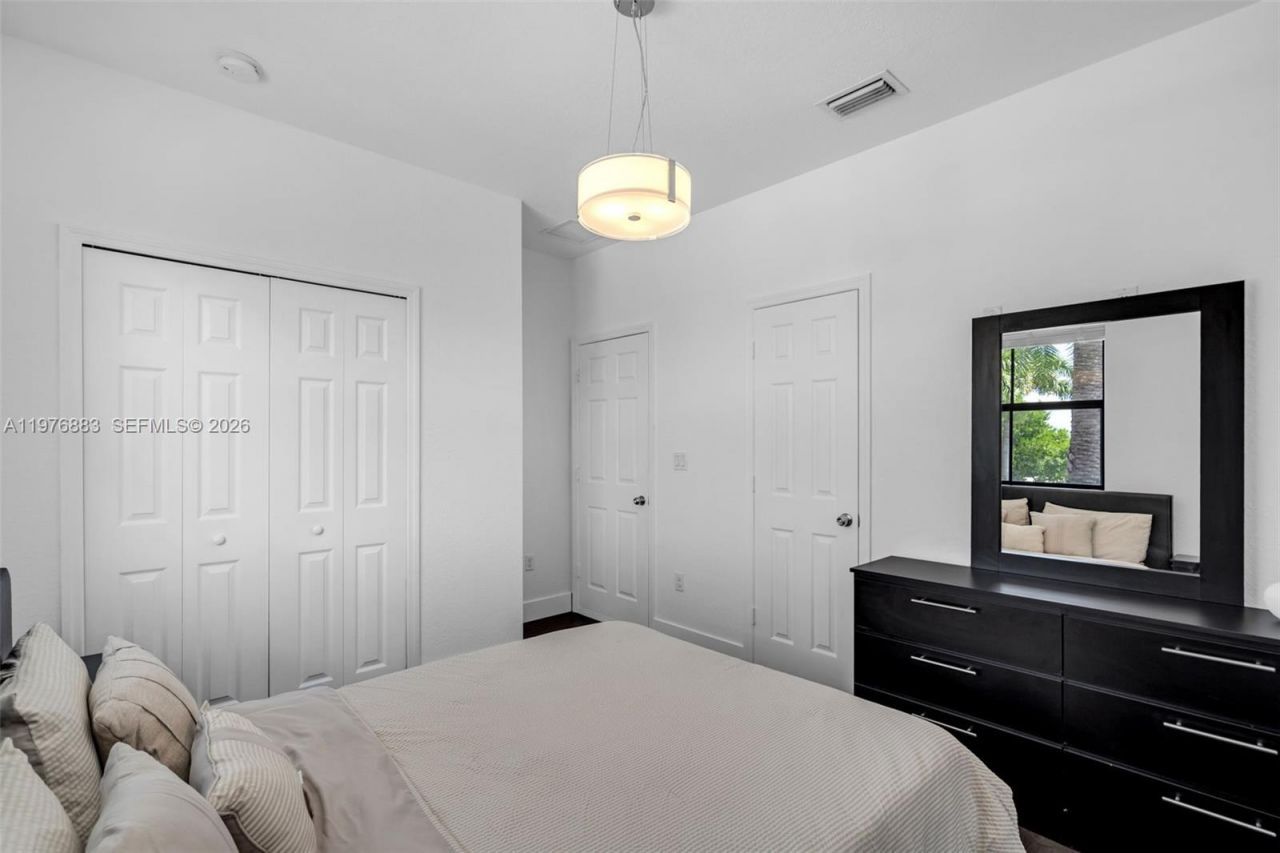 1005 NW 100th Ave , Miami, FL 33172 Photo