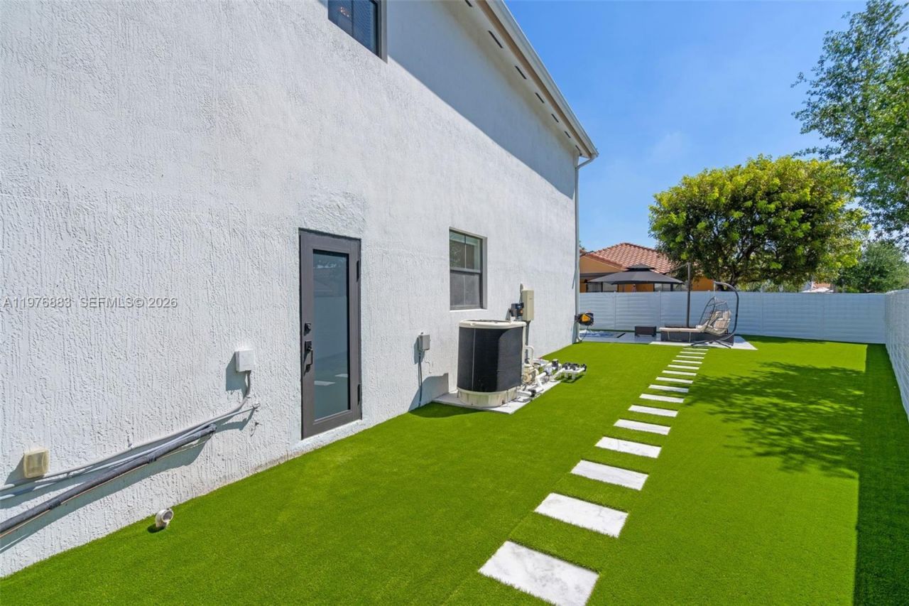 1005 NW 100th Ave , Miami, FL 33172 Photo