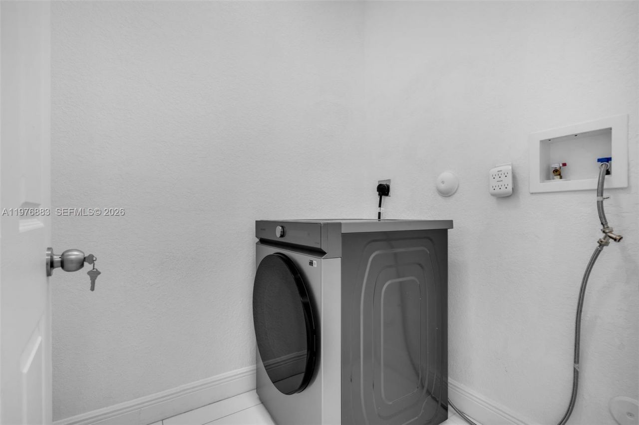 1005 NW 100th Ave , Miami, FL 33172 Photo