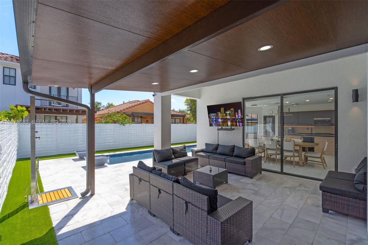 1005 NW 100th Ave , Miami, FL 33172 Photo