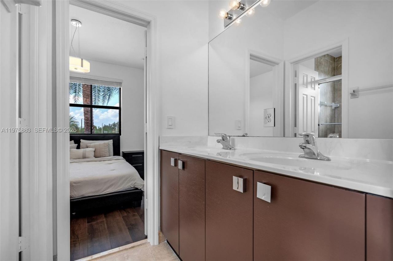 1005 NW 100th Ave , Miami, FL 33172 Photo