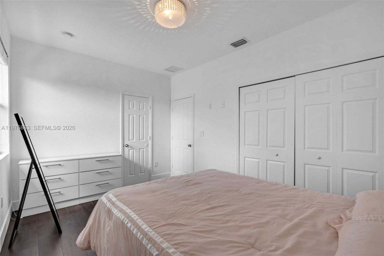 1005 NW 100th Ave , Miami, FL 33172 Photo