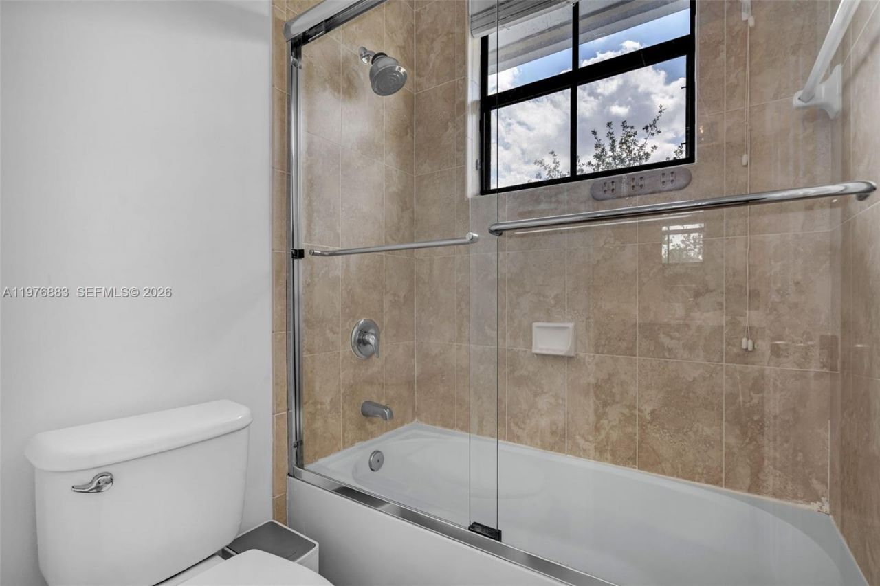 1005 NW 100th Ave , Miami, FL 33172 Photo