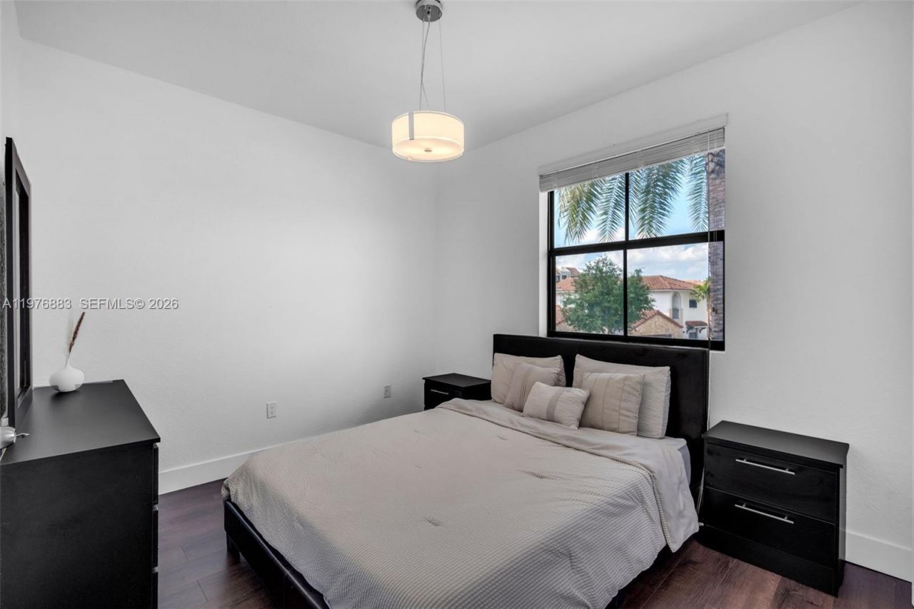 1005 NW 100th Ave , Miami, FL 33172 Photo