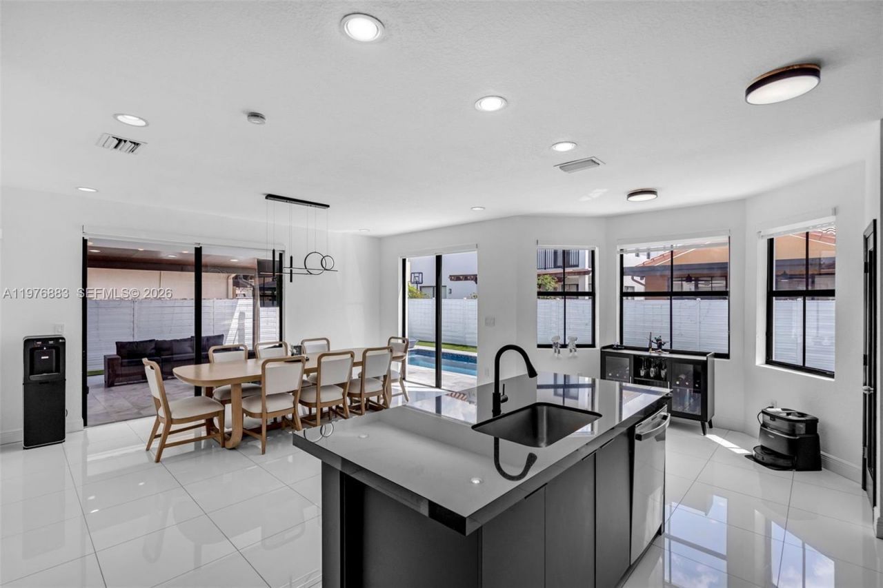 1005 NW 100th Ave , Miami, FL 33172 Photo