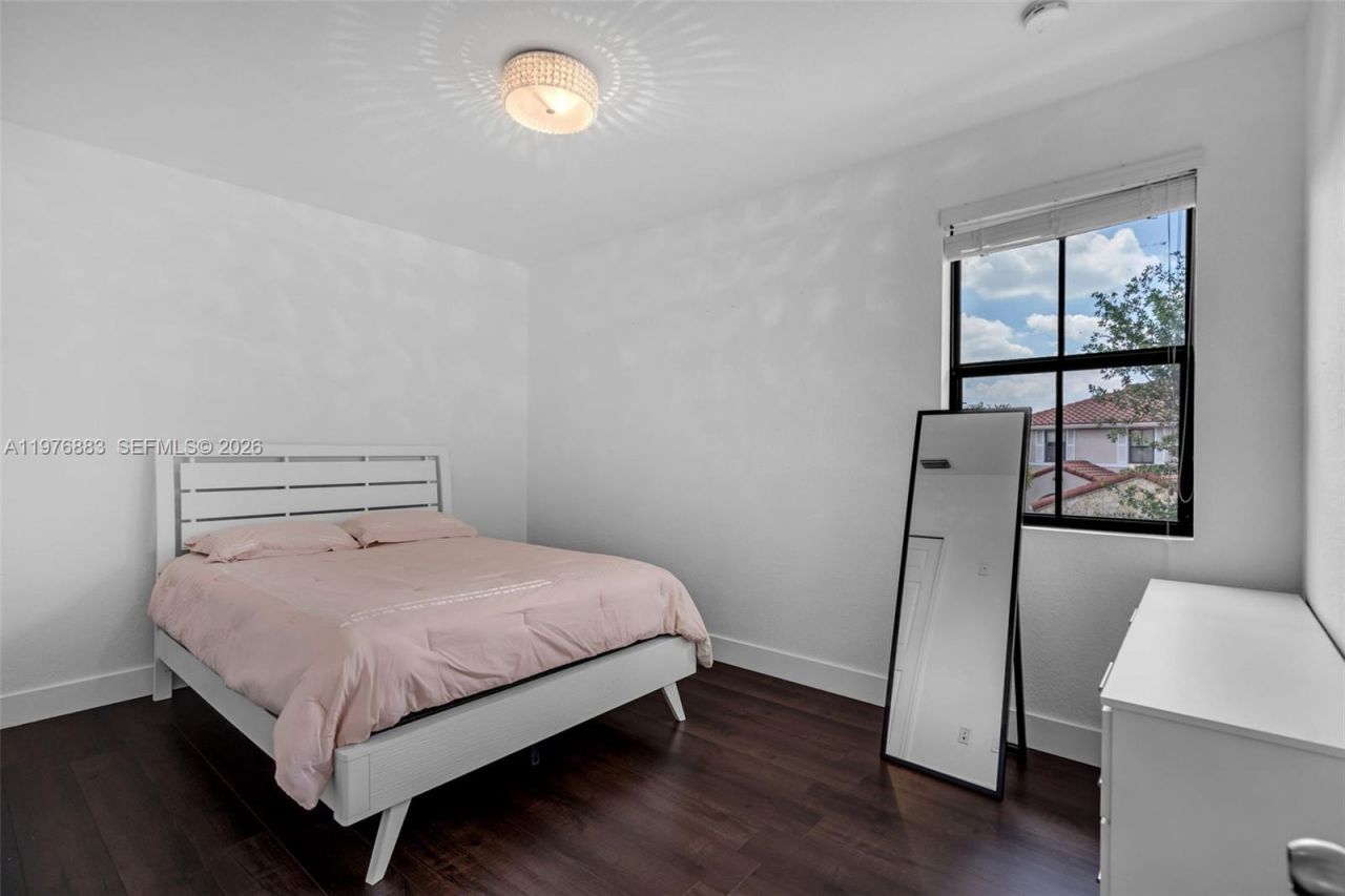 1005 NW 100th Ave , Miami, FL 33172 Photo