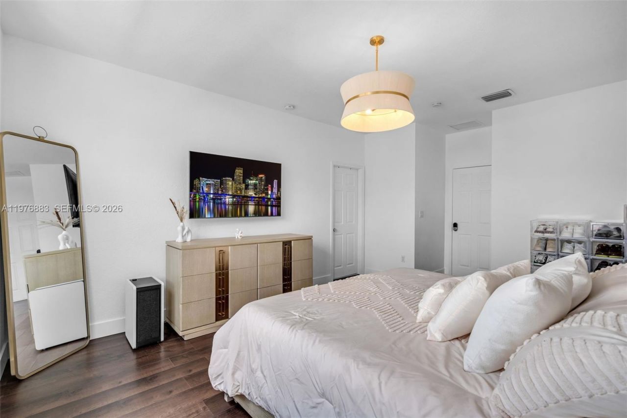 1005 NW 100th Ave , Miami, FL 33172 Photo