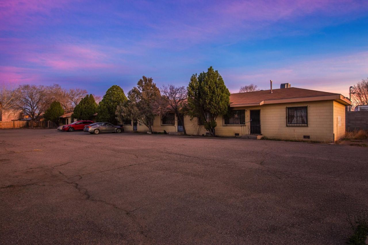 2129 Edna Avenue Nw, Albuquerque, NM 87104 Main Photo