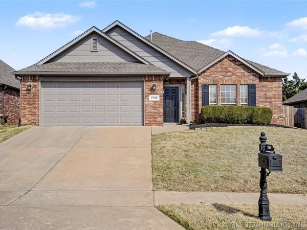 2740 W Quinton Street , Broken Arrow, OK 74011