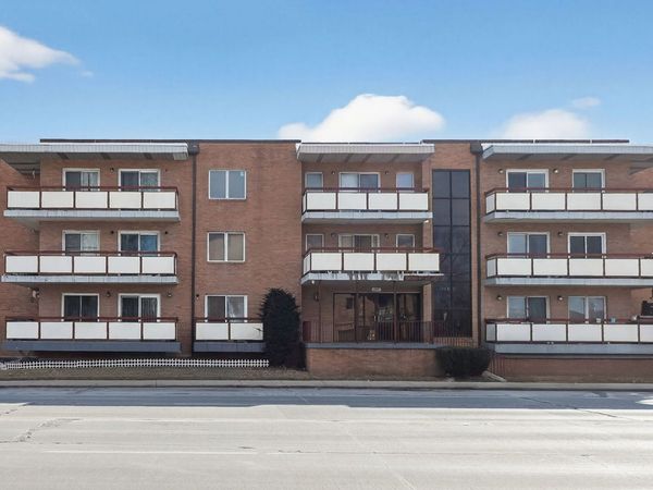 6441 W Pershing Road , Unit 305, Stickney, IL 60402