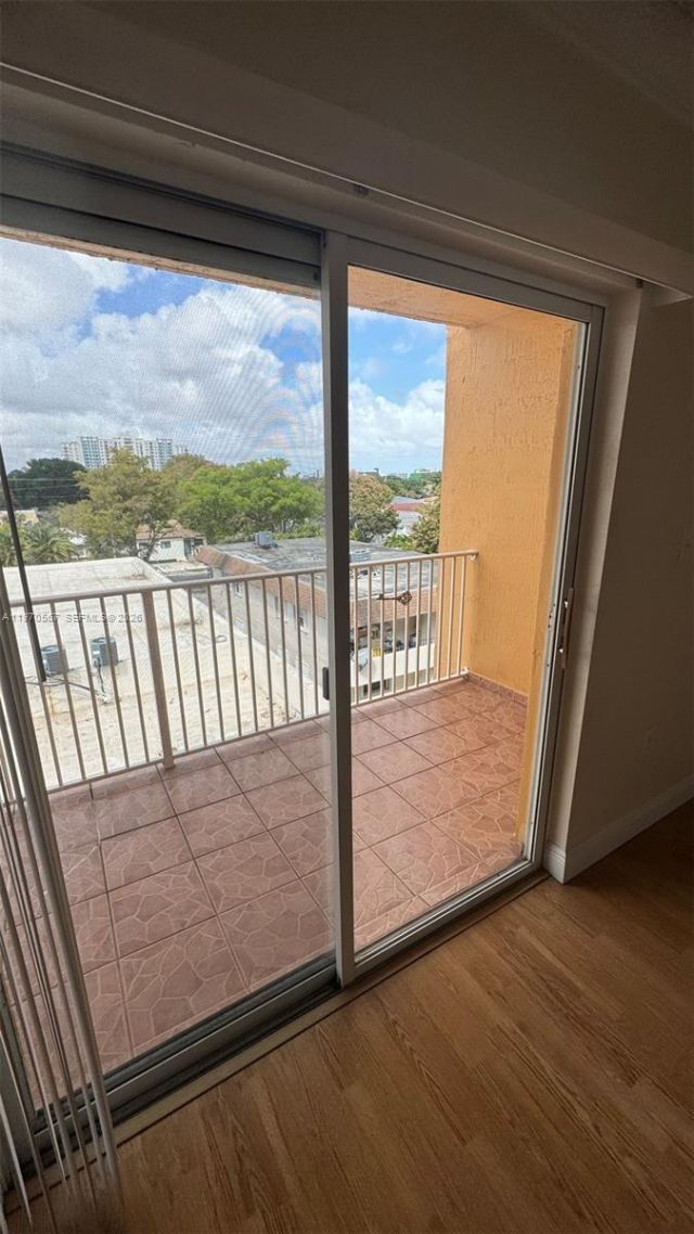 2441 SW 31st Ave , Unit 303, Miami, FL 33145 Photo