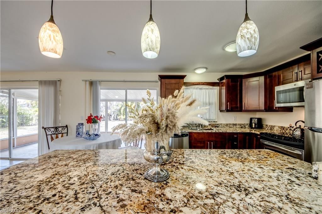 4156 Country Club Blvd Se, Cape Coral, FL 33904 Photo