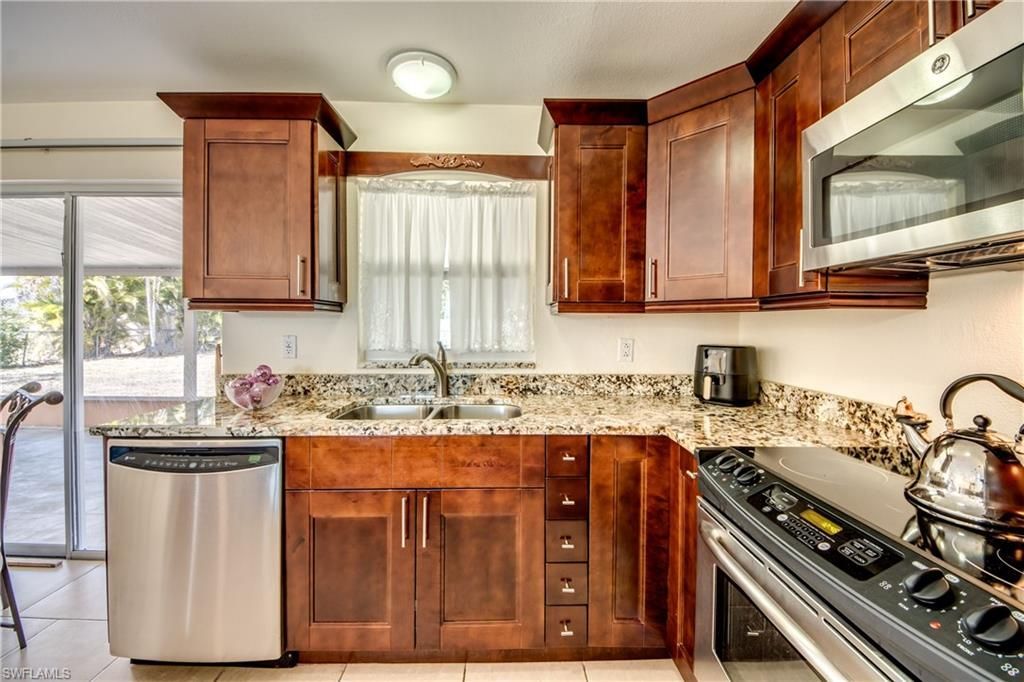 4156 Country Club Blvd Se, Cape Coral, FL 33904 Photo