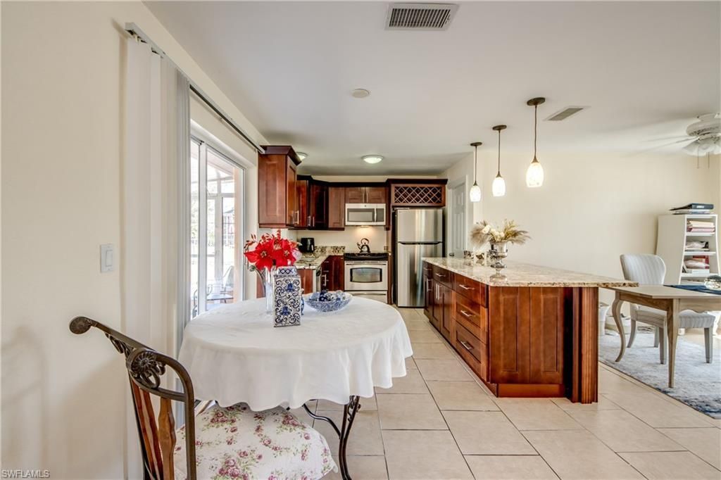 4156 Country Club Blvd Se, Cape Coral, FL 33904 Photo