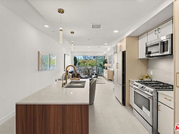 1257 N Sweetzer Avenue, Unit 302, West Hollywood, CA 90069