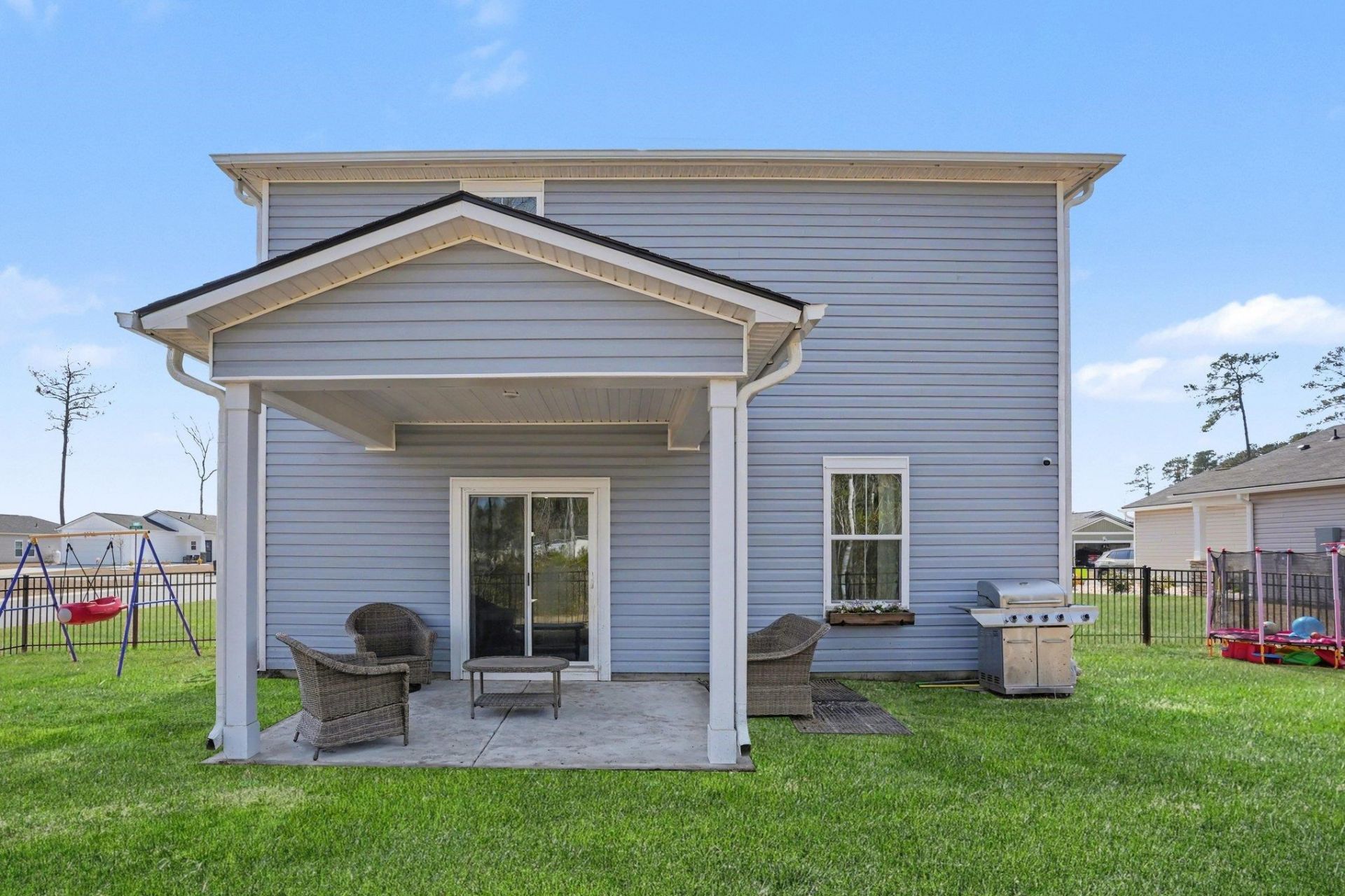 224 Saddle St Photo 10