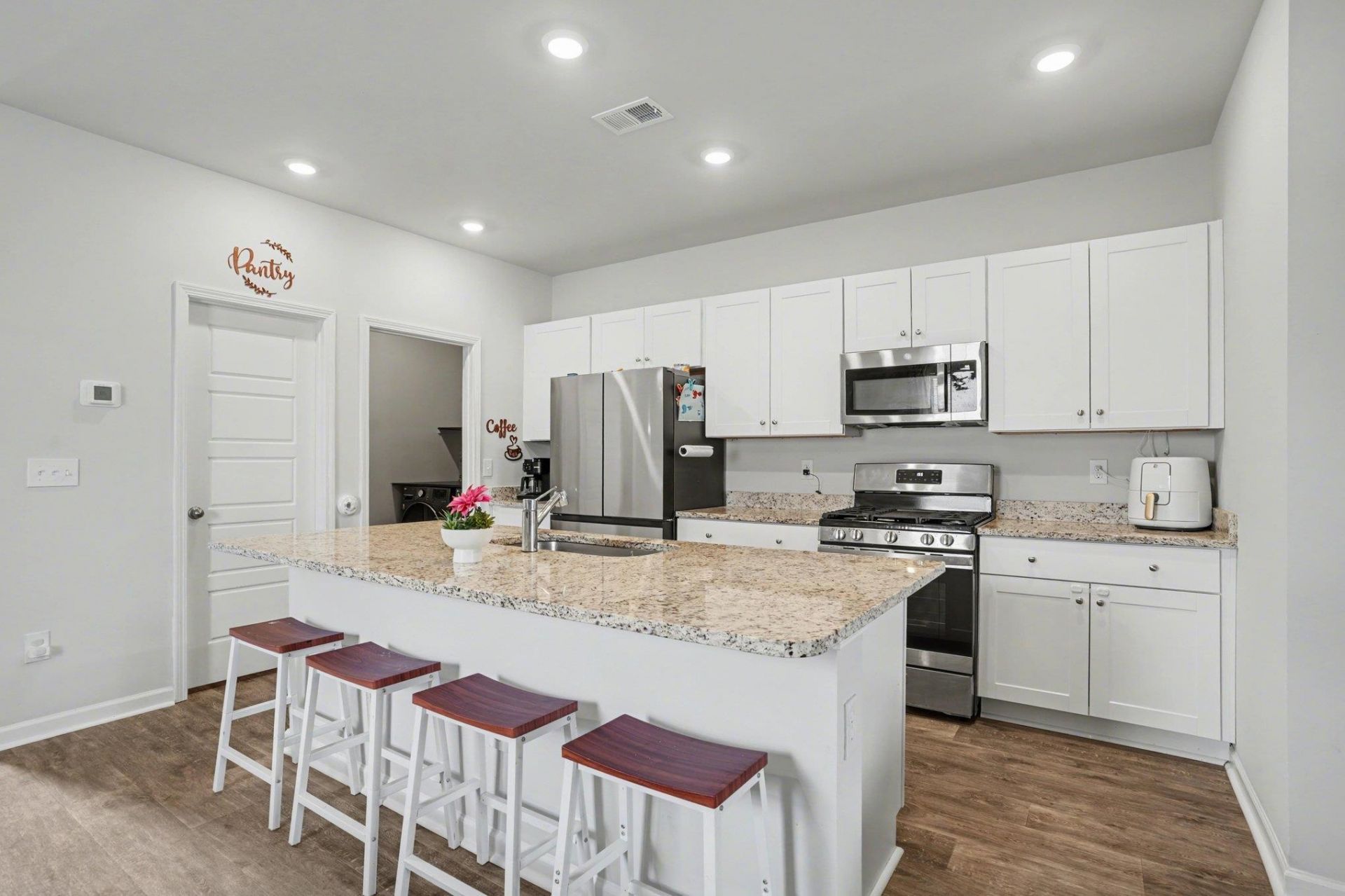 224 Saddle St Photo 16