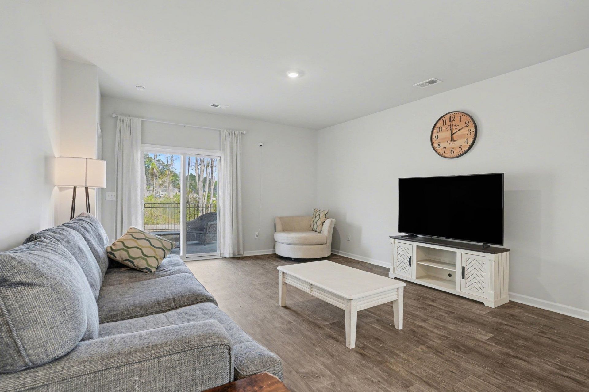 224 Saddle St Photo 22