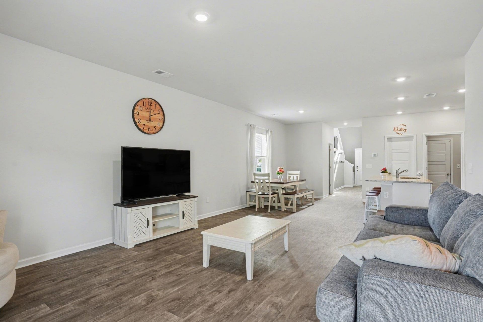 224 Saddle St Photo 25