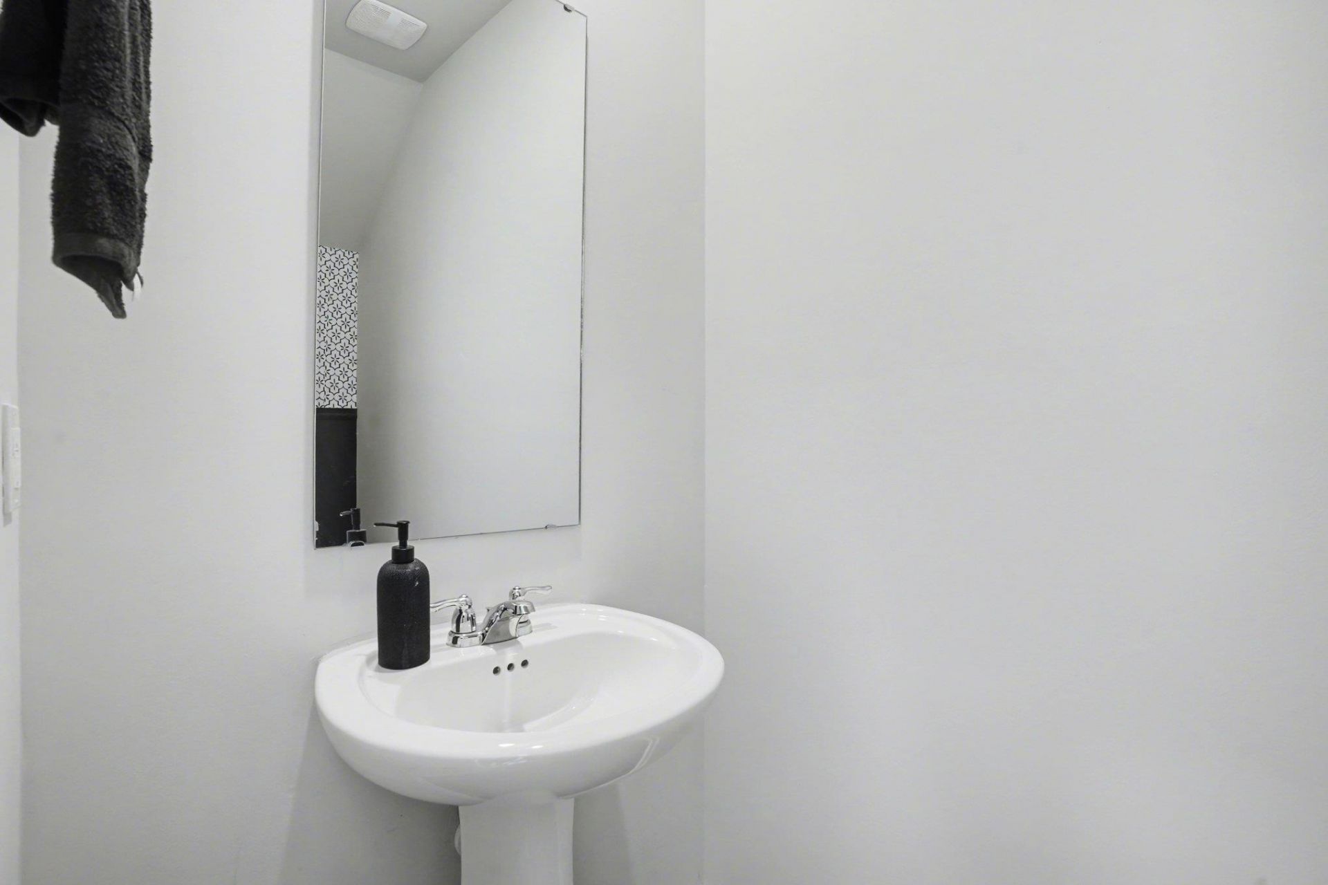 224 Saddle St Photo 27