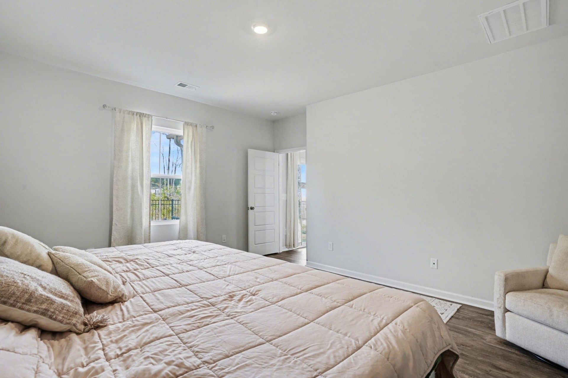 224 Saddle St Photo 33