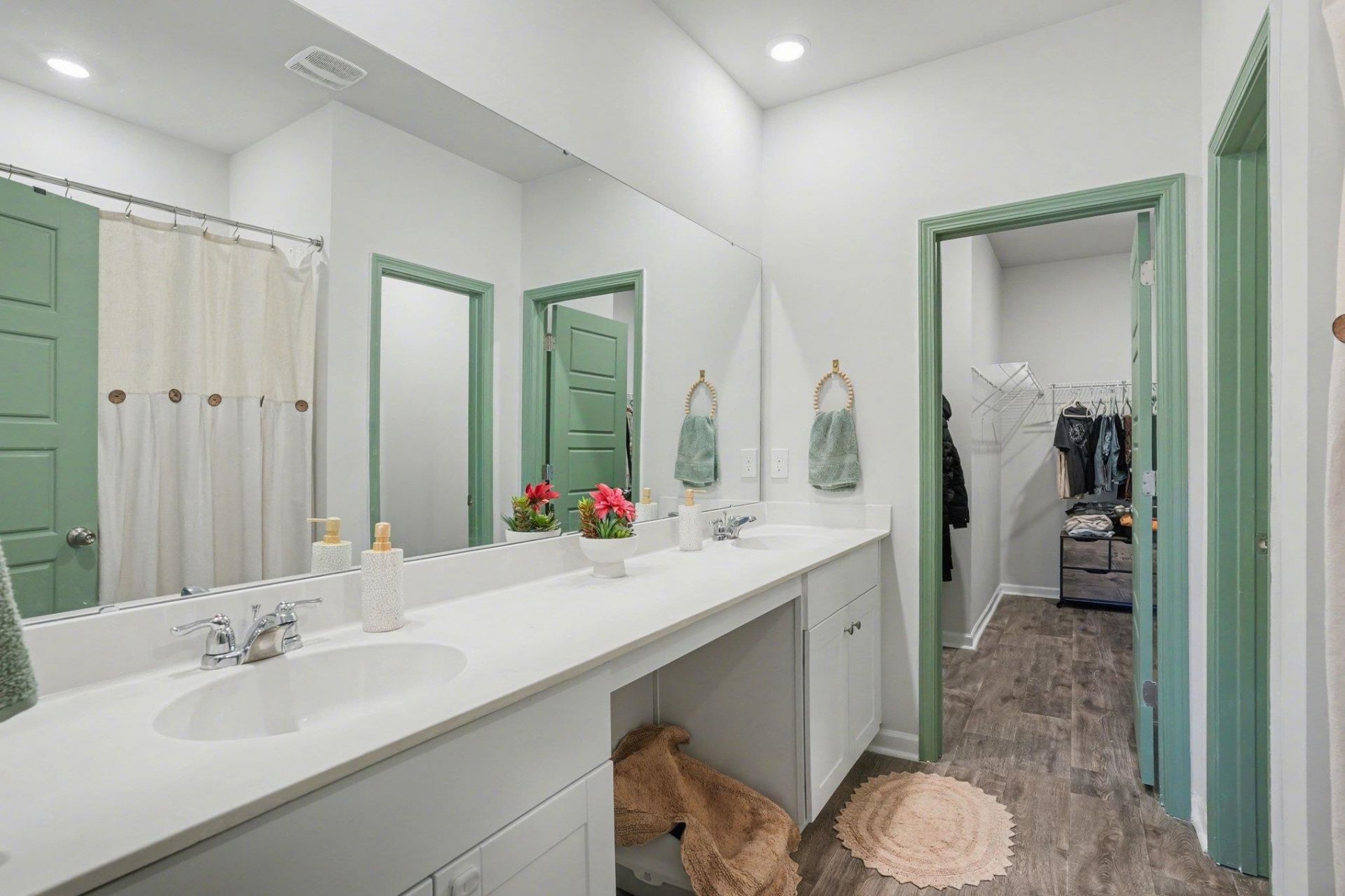 224 Saddle St Photo 36