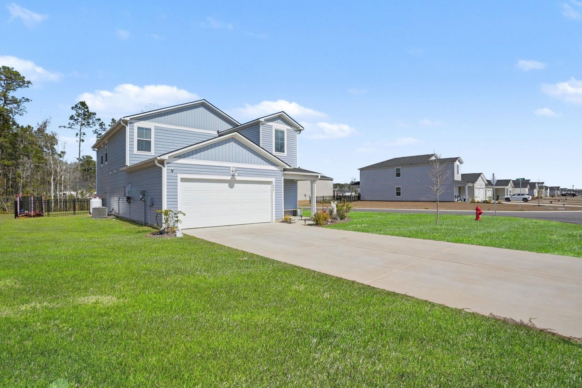 224 Saddle St Photo 4