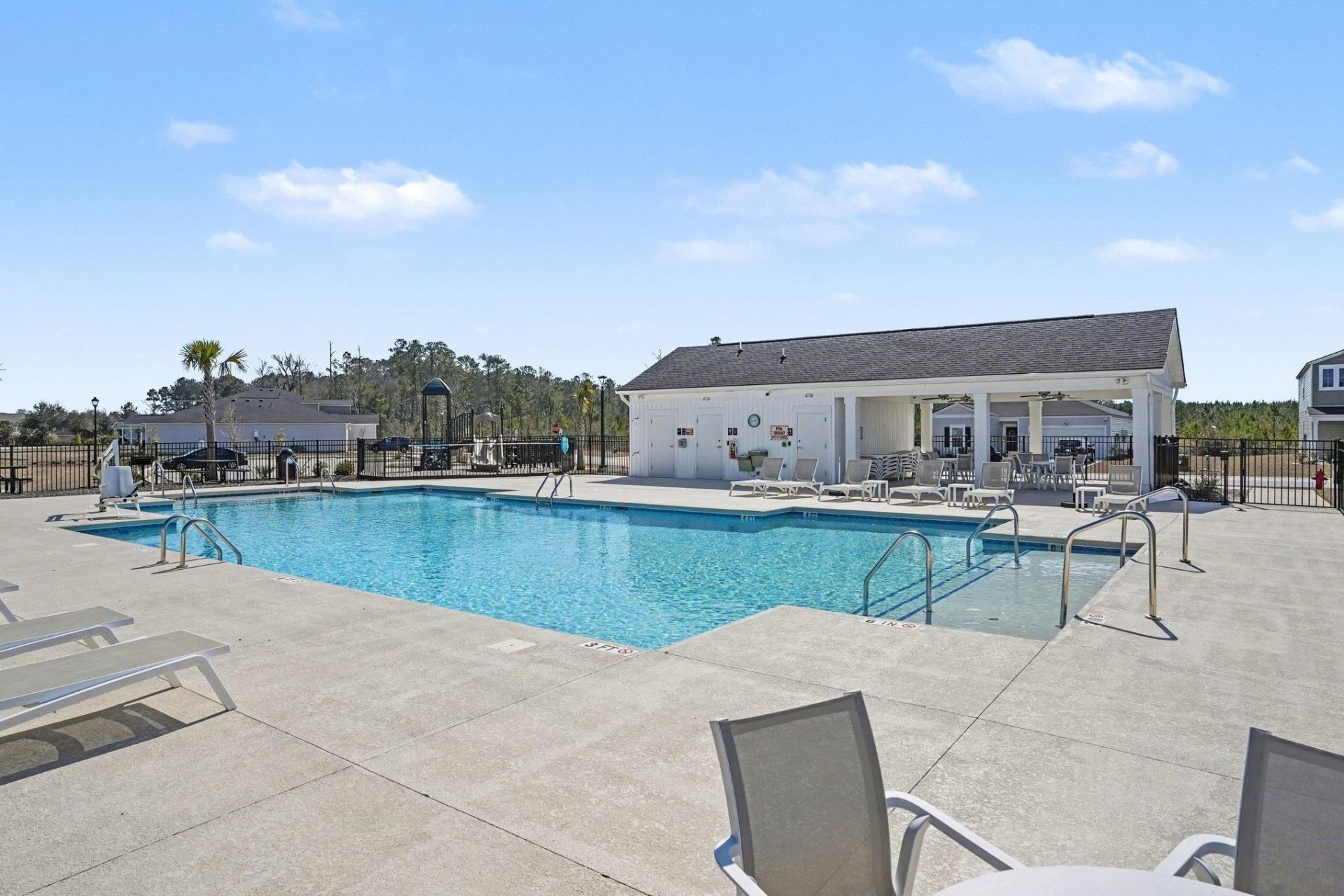 224 Saddle St Photo 62