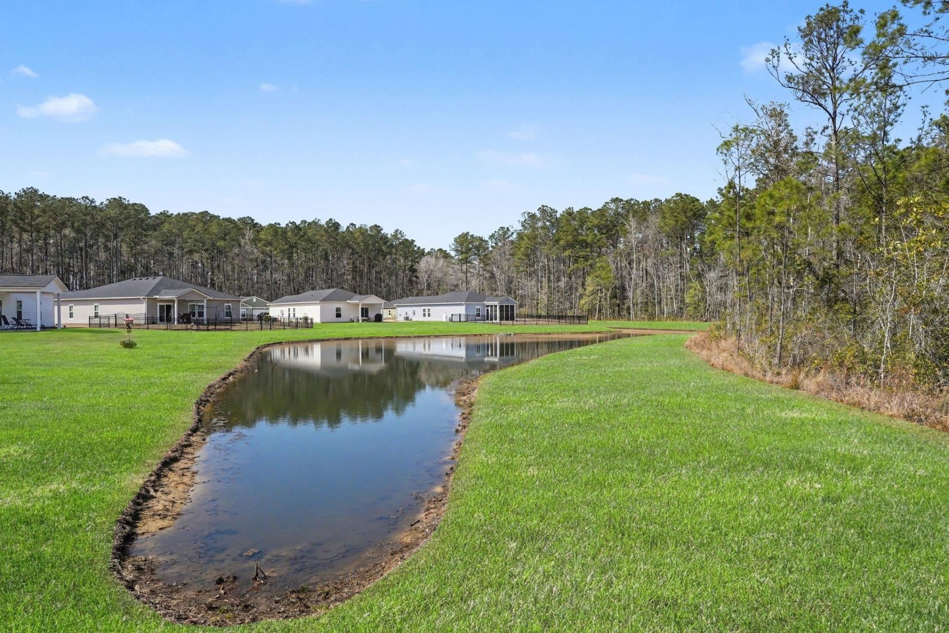 224 Saddle St Photo 8