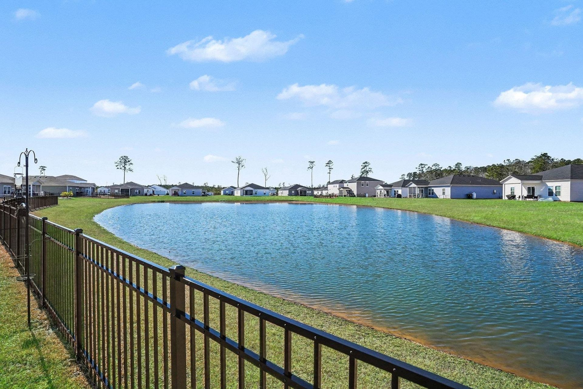 224 Saddle St Photo 9