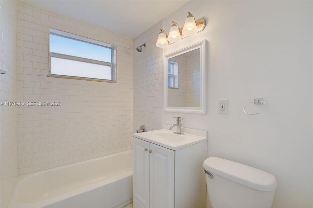 8000 NE Bayshore Ct , Unit 115, Miami, FL 33138 Photo