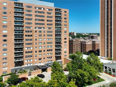 121 W 48th Street, Unit 803, Kansas City, MO 64112