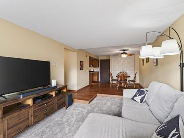 1601 N Innsbruck Drive, Unit 202NE, Fridley, MN 55432