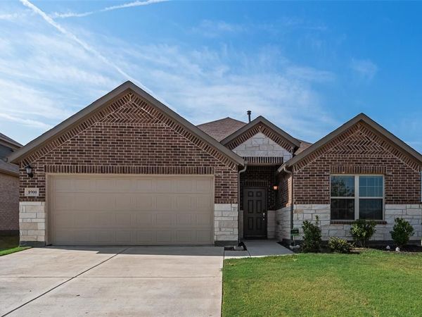 8900 Bronze Meadow Drive, Fort Worth, TX 76131