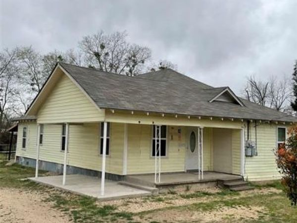 400 TRAVIS, Mexia, TX 76667