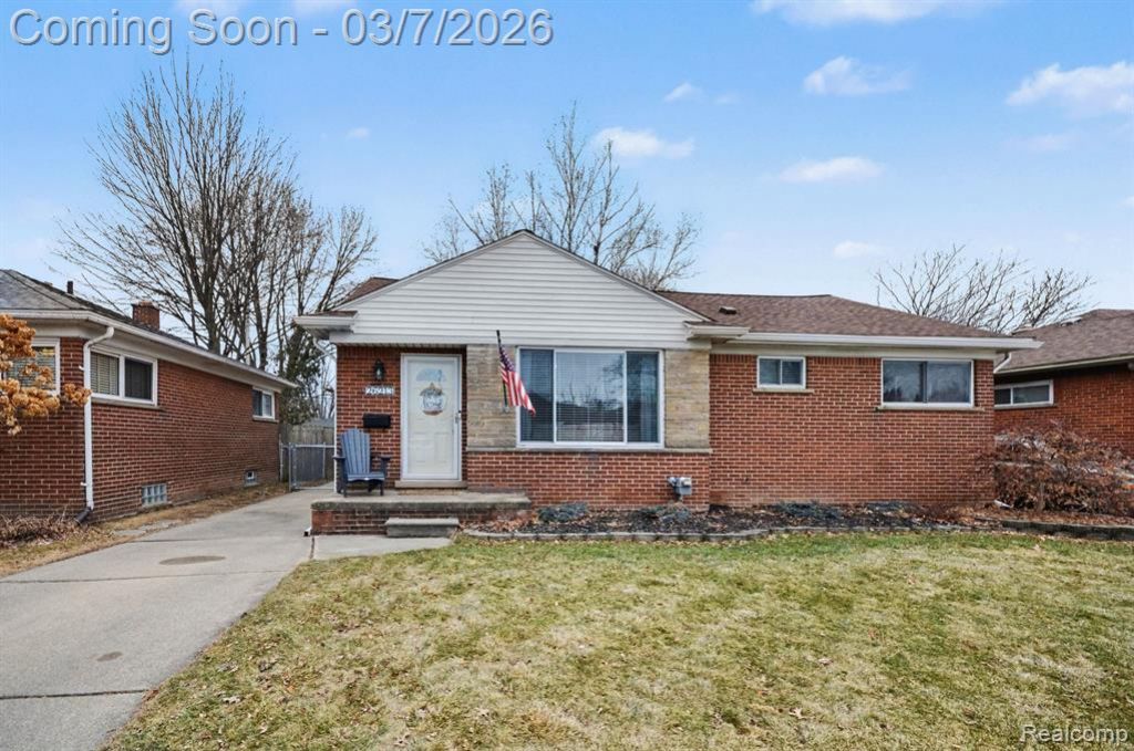 26213 Harmon Street, Saint Clair Shores, MI 48081 Main Photo