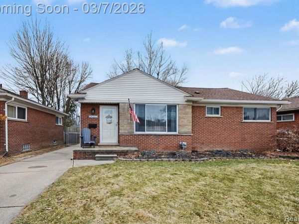26213 Harmon Street, St. Clair Shores, MI 48081