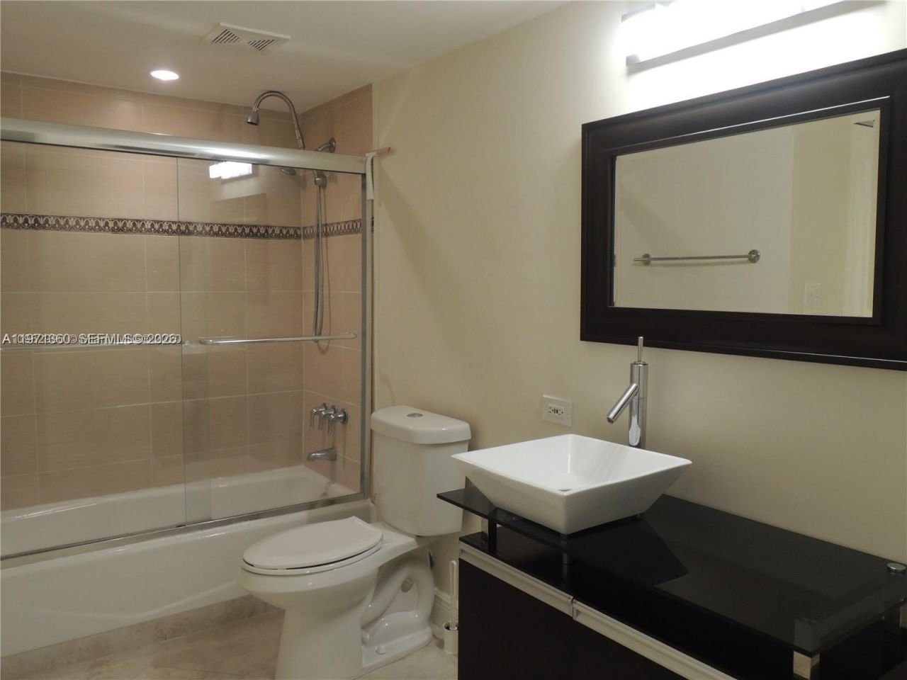 3101 N Country Club Dr, Unit 107, Aventura, FL 33180 Photo