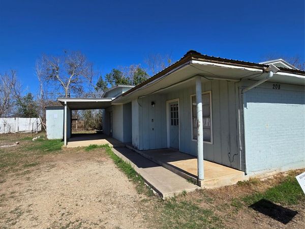 208 NW River RD, Martindale, TX 78655