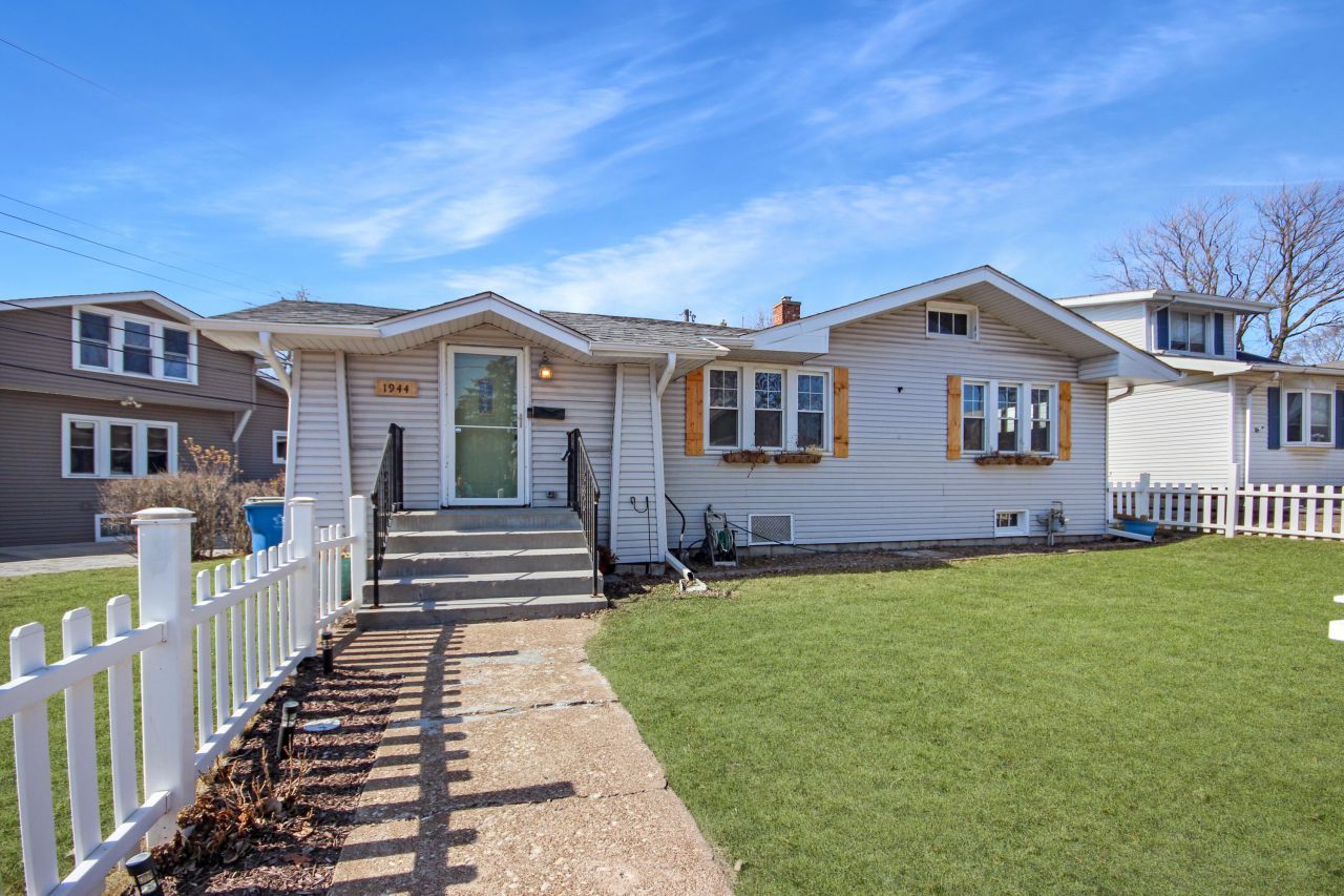 1944 Warwick Avenue, Whiting, IN 46394 Main Photo