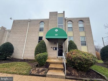 30 CANTERBURY SQUARE , Unit 101, ALEXANDRIA, VA 22304