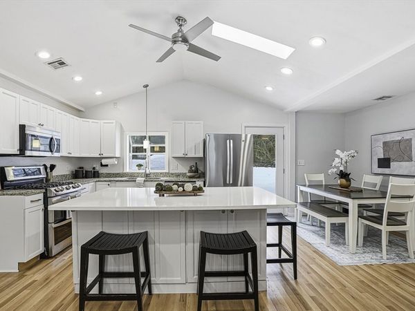 128 Clinton St, Hopkinton, MA 01748